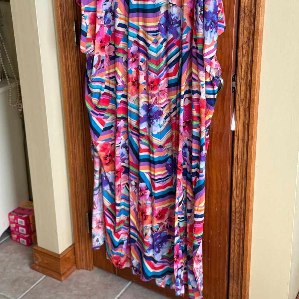 johnny was long caftan - Picture 2 of 4